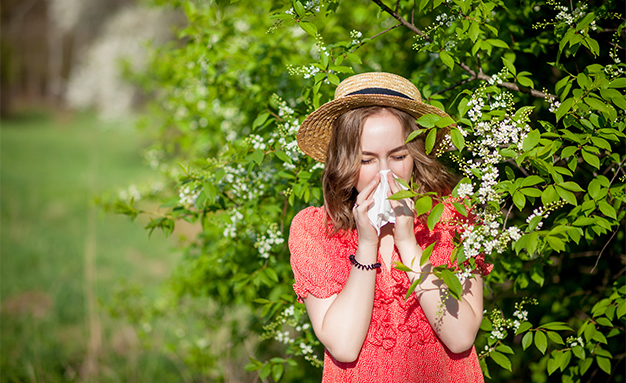 Как да се справим с алергиите към полени и цветен прашец